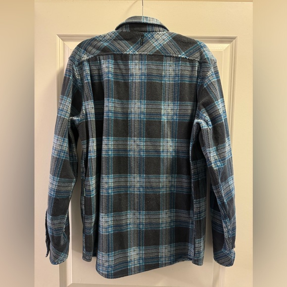 Men’s Vissla button down. - Picture 4 of 6